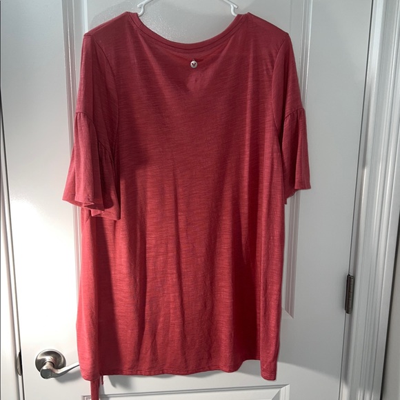 Livi “The Female Revolution” salmon colored short sleeved Top- NWOT - Picture 3 of 3